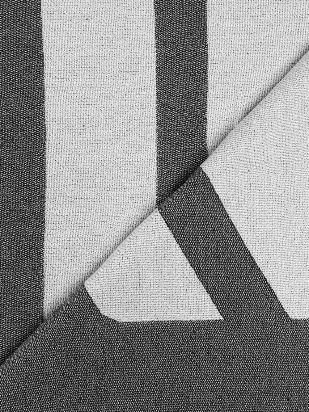 Max Mara Gestreepte handdoek met franje Zwart