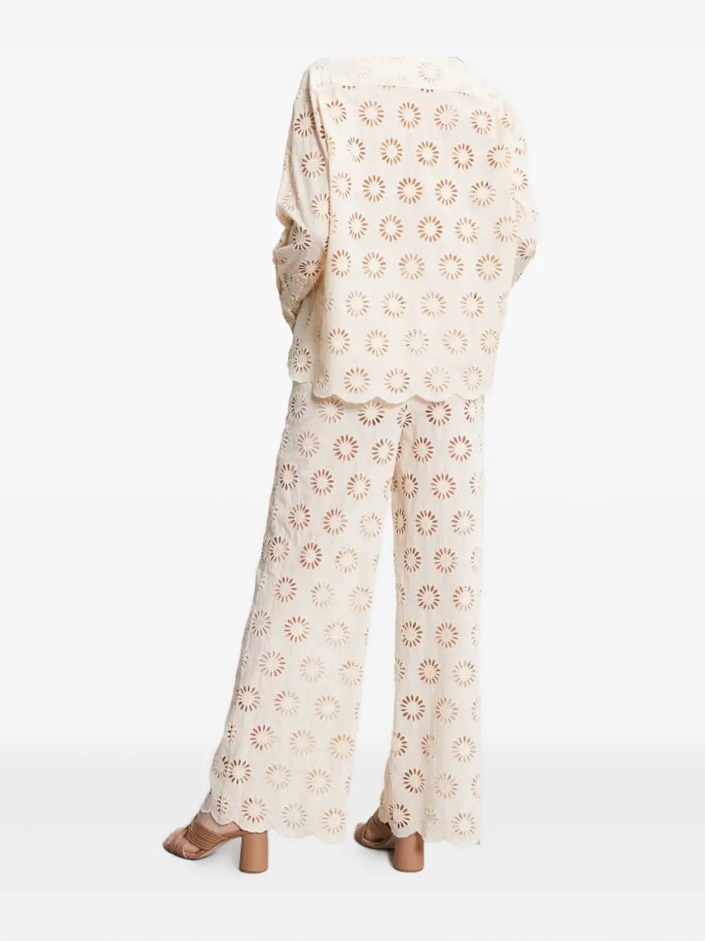 Ottod'Ame Broek met wijde pijpen en uitgesneden bloemen Beige