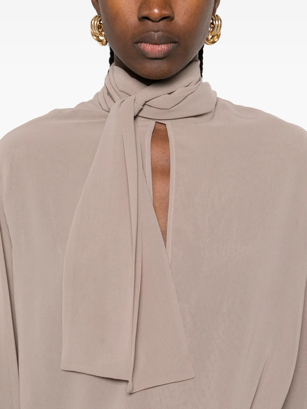 P.A.R.O.S.H. Blouse met verfraaide manchetten en strikhals Bruin