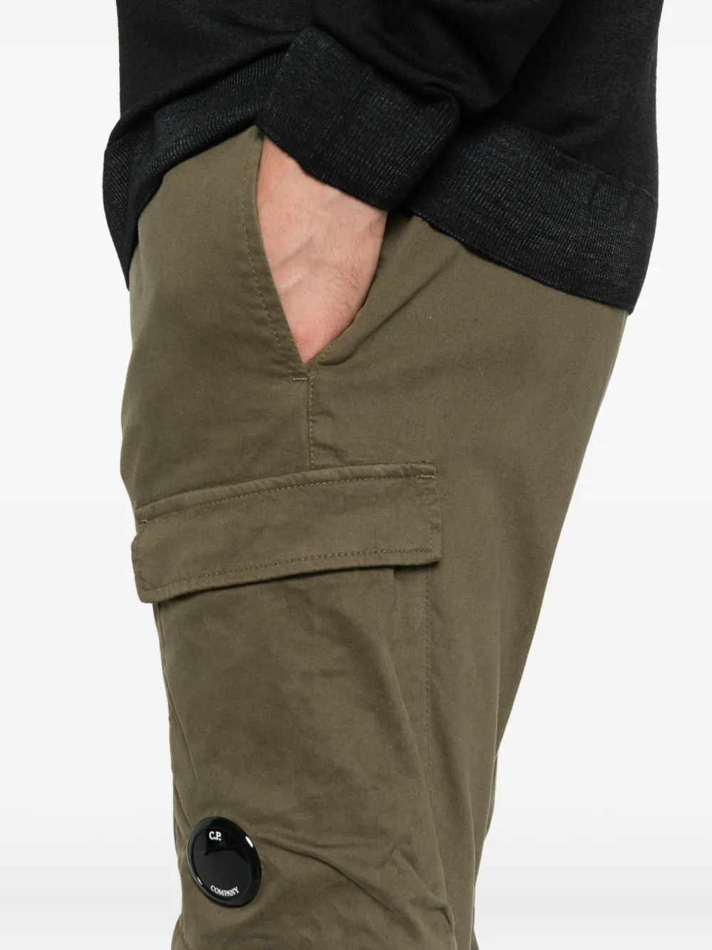 C.P. Company cargo pocket-detail trousers Groen