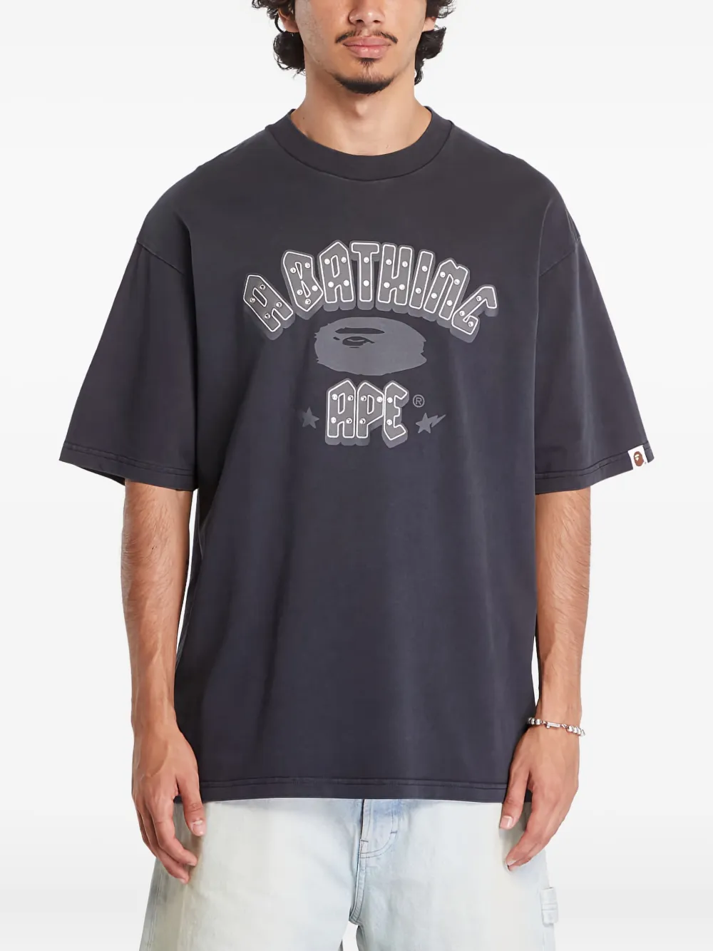 A BATHING APE Garment Dye T-shirt met logo en stras Grijs