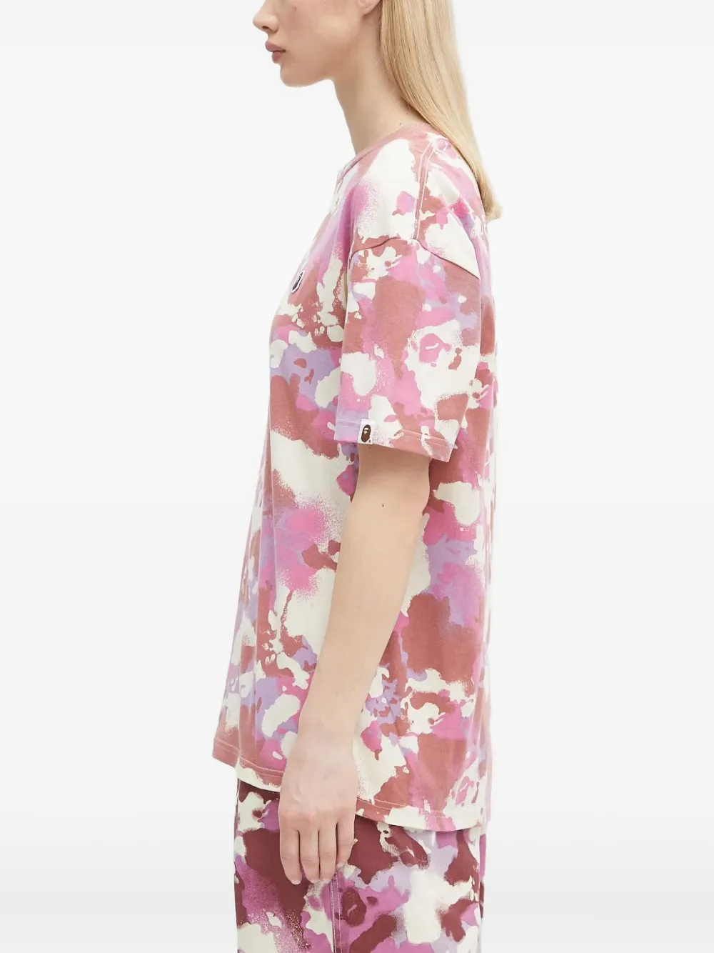 A BATHING APE camouflage-print T-shirt Roze