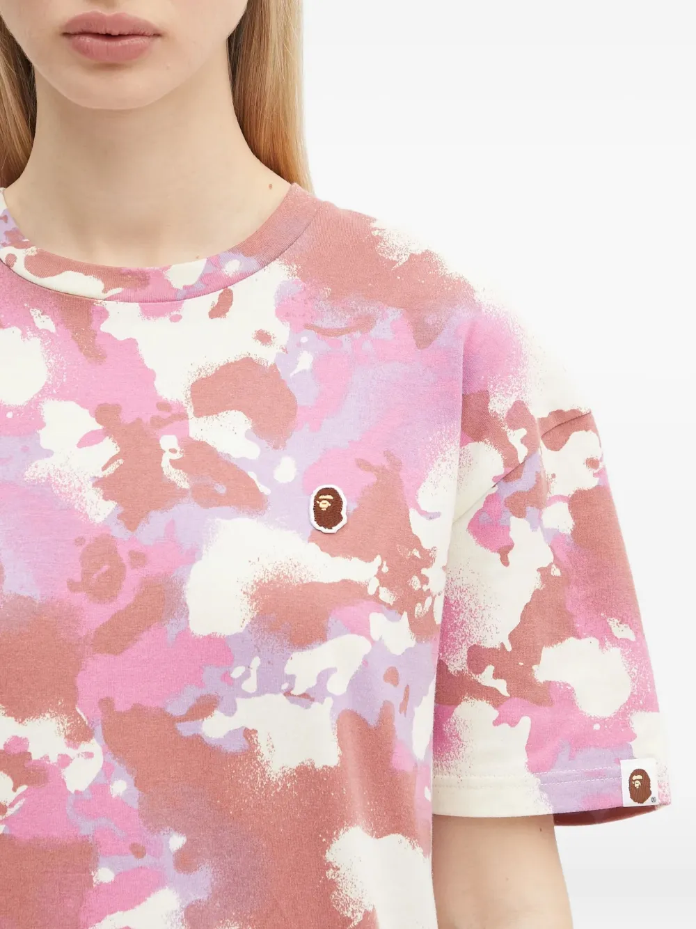 A BATHING APE camouflage-print T-shirt Roze
