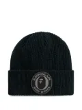 A BATHING APE® logo-patch ribbed beanie - Black