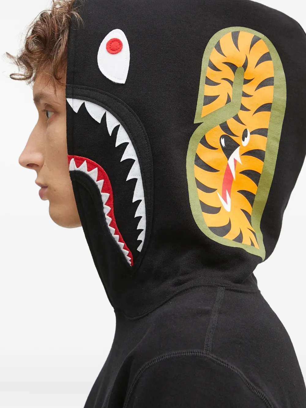 A BATHING APE shark-motif hoodie Zwart