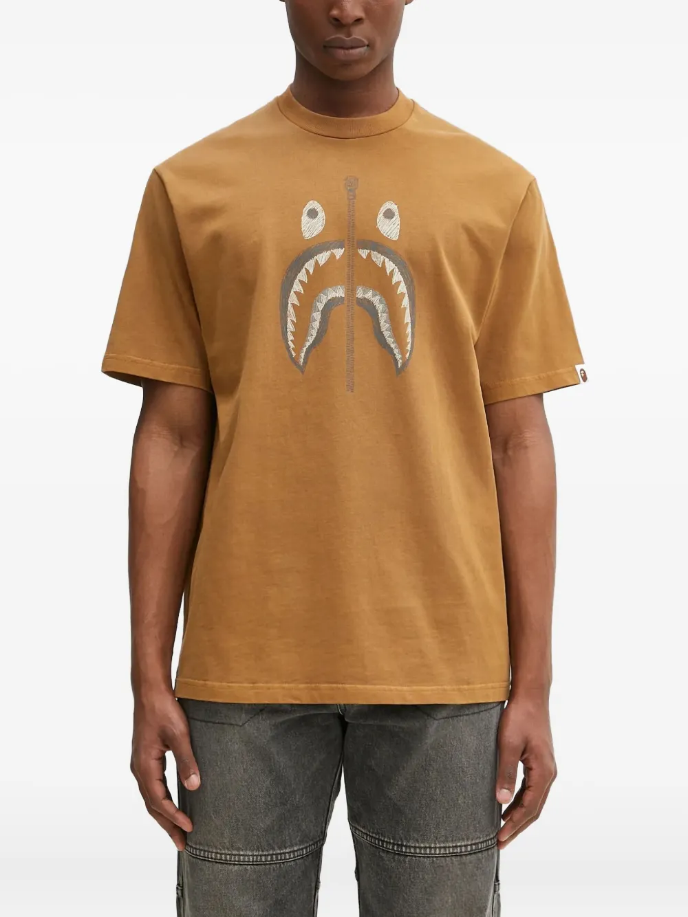 A BATHING APE® shark-print T-shirt - ブラウン A BATHING APE® shark-print T-shirt - ブラウン