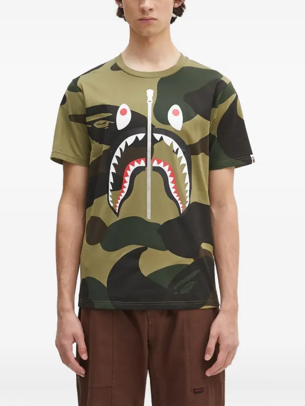 A BATHING APE® 1st Camo Shark Tシャツ | グリーン | FARFETCH JP