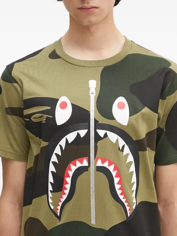 A BATHING APE® 1st Camo Shark Tシャツ | グリーン | FARFETCH JP