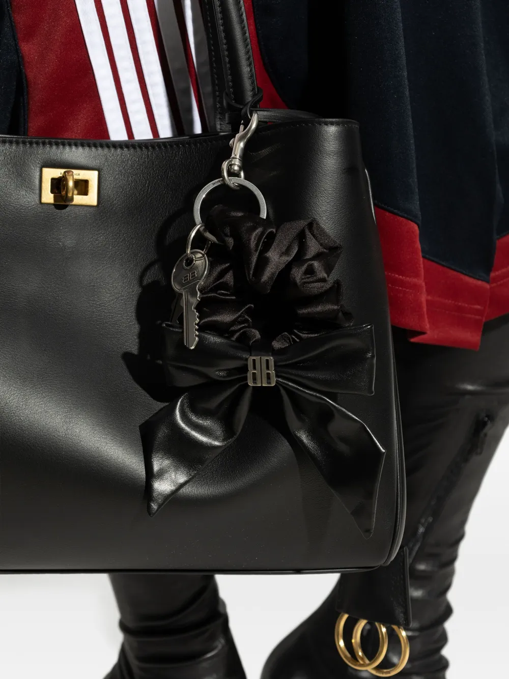 Balenciaga Bow Scrunchie-detail Keyring In Black