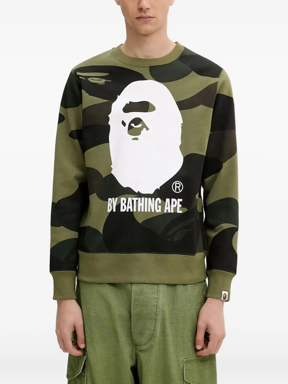 A BATHING APE camouflage-print sweatshirt Groen