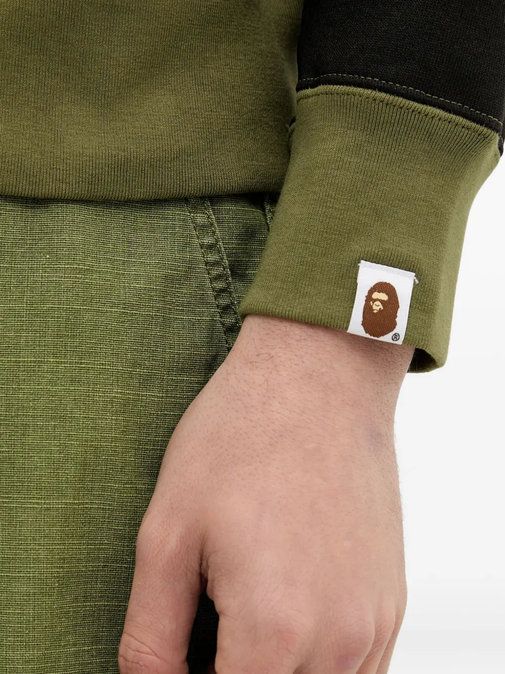 A BATHING APE camouflage-print sweatshirt Groen