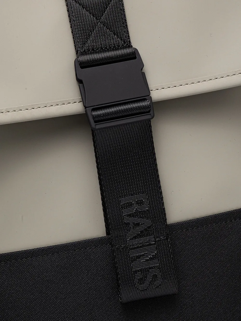 Rains Trail Buckle-strap Backpack In Green