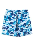 A BATHING APE® graphic-printed shorts - Blue