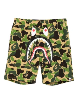 A BATHING APE® グラフィック ショートパンツ | グリーン | FARFETCH JP