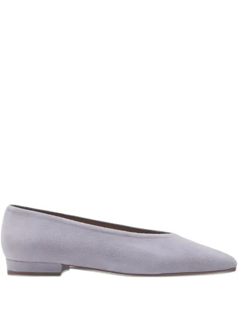 Flattered pointed-toe suede flat pumps