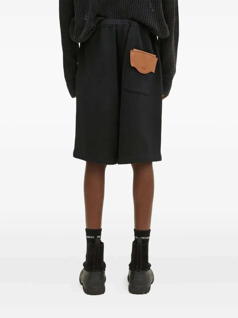 Maison MIHARA YASUHIRO drawstring patch-pocket sweat shorts Zwart