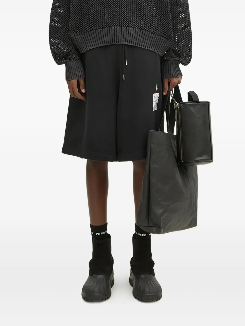 Maison MIHARA YASUHIRO drawstring patch-pocket sweat shorts Zwart