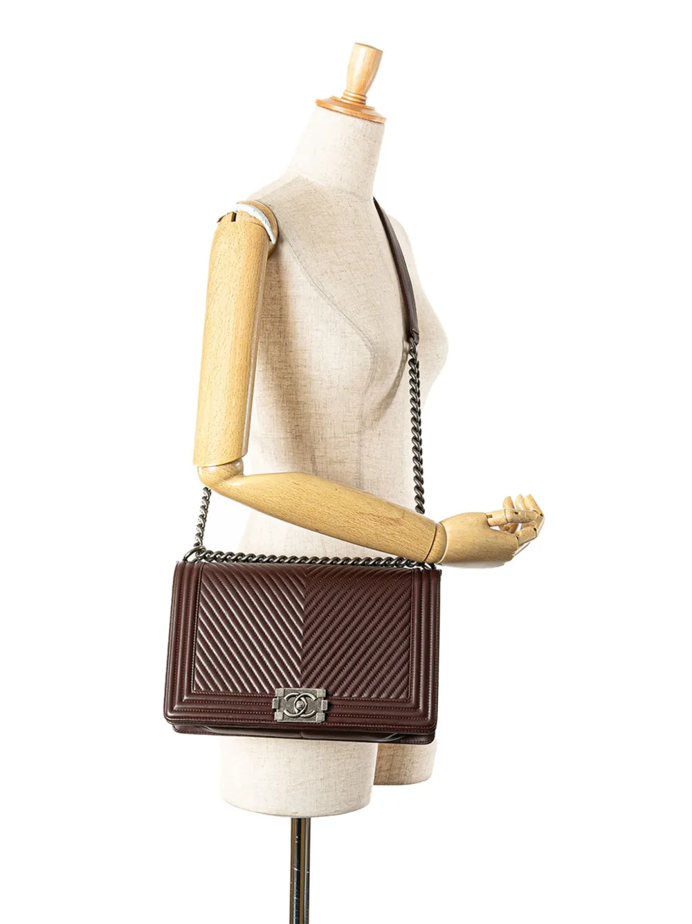 CHANEL Pre-Owned 2014-2015 Medium Chevron Calfskin Boy Flap crossbody bag | Pre-Owned | Image 2