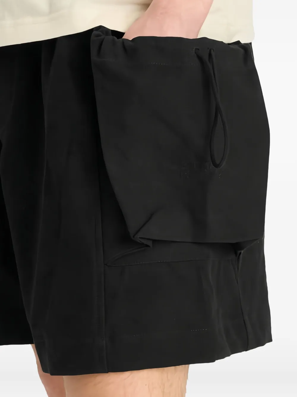 STORY mfg. Salt cargo shorts met elastische taille Zwart