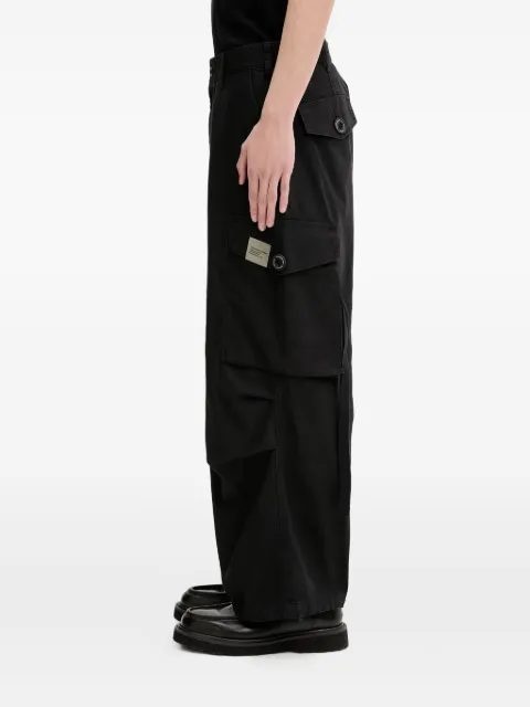 Neighborhood pantalones cargo con parche del logo