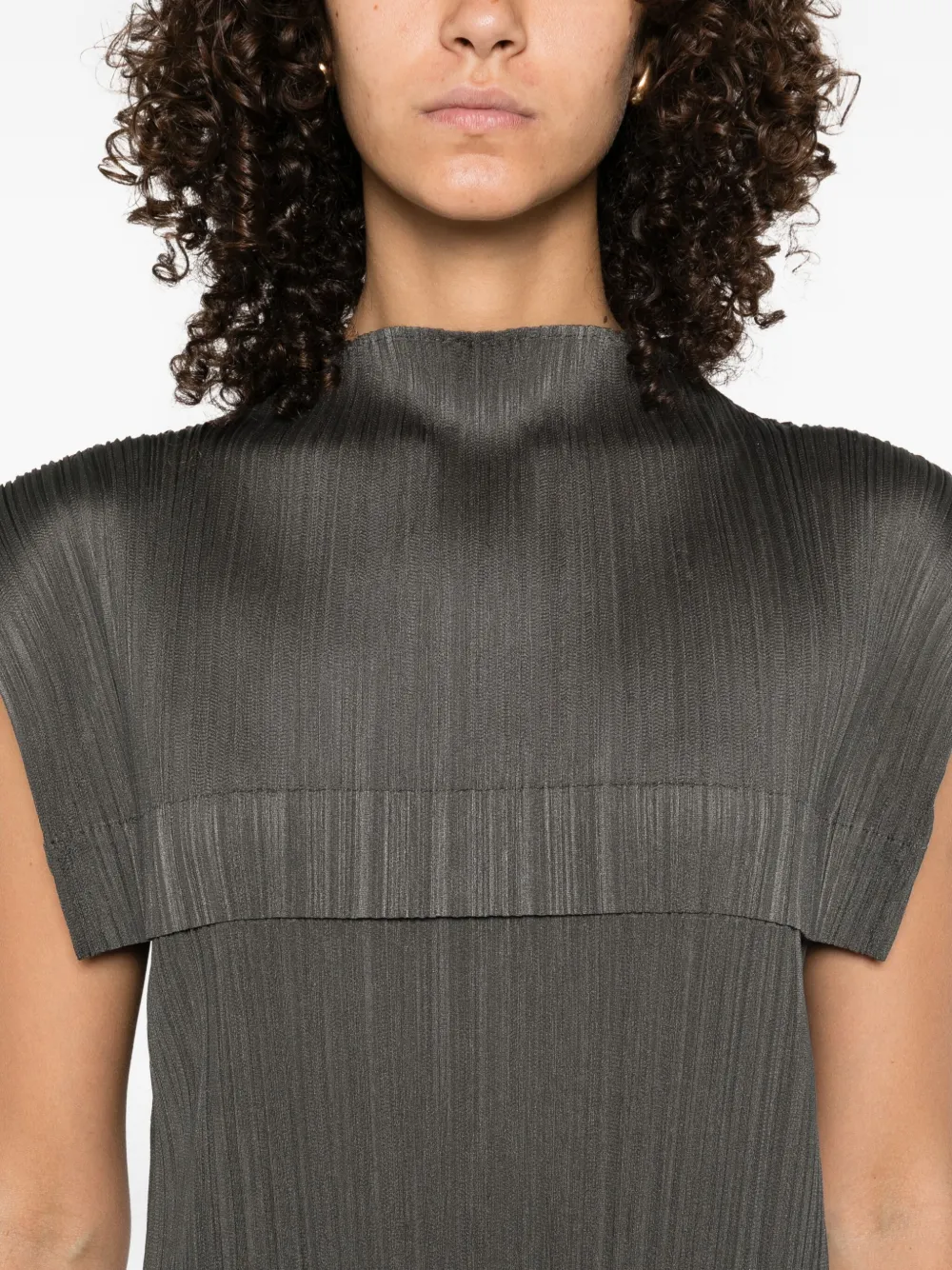 Pleats Please Issey Miyake pleated cape dress Groen