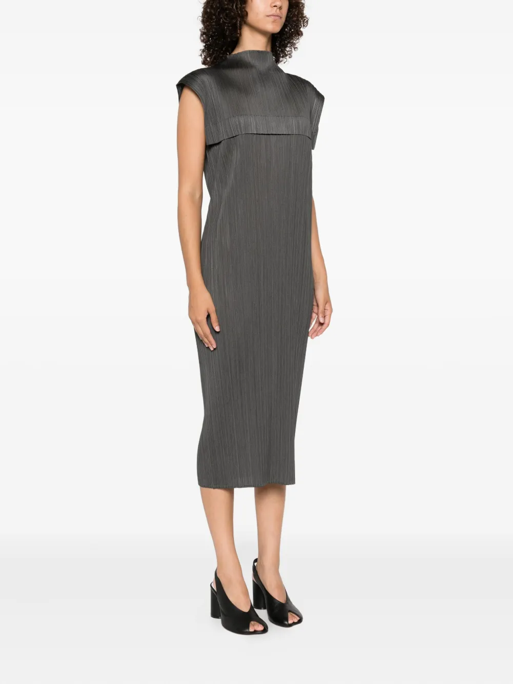Pleats Please Issey Miyake pleated cape dress Groen