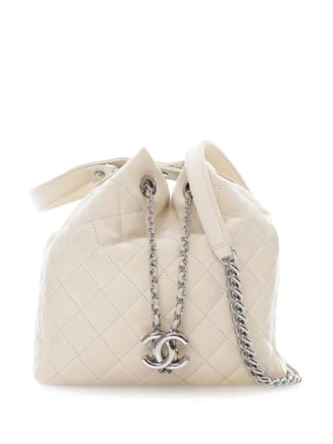 CHANEL Pre-Owned 2018-2019 Small Quilted Caviar Flat Drawstring Chain bucket bag