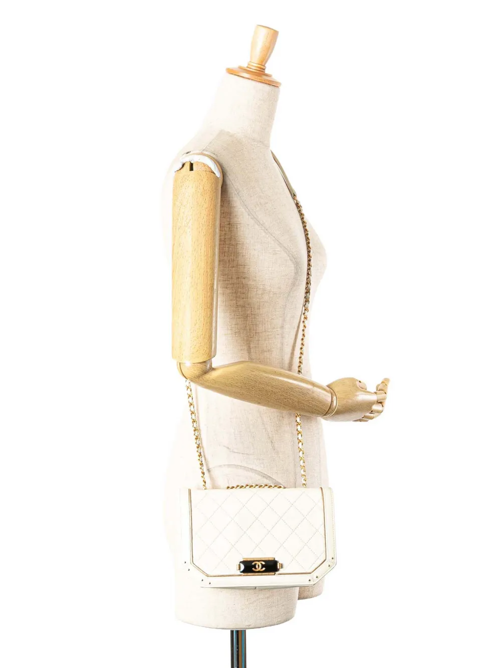 CHANEL Pre-Owned 2017-2018 Small Quilted Calfskin Octagon CC Clasp Flap crossbody bag | Pre-Owned | Image 2
