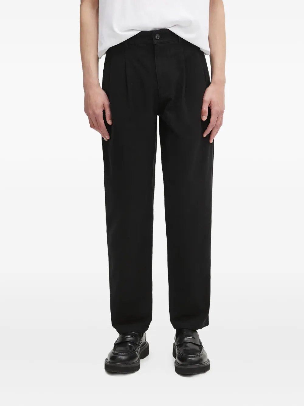 A.P.C. pleat-detailed trousers | Black | Image 1