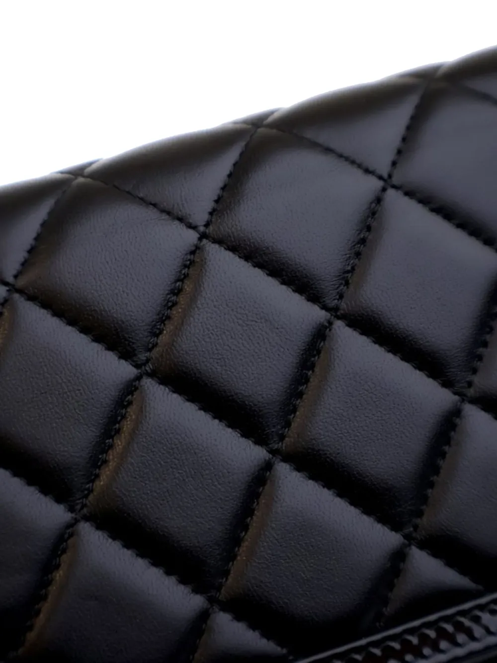 CHANEL Pre-Owned 2021-2025 Quilted Lambskin and Patent Flap Phone Holder crossbody bag | Pre-Owned | Image 2