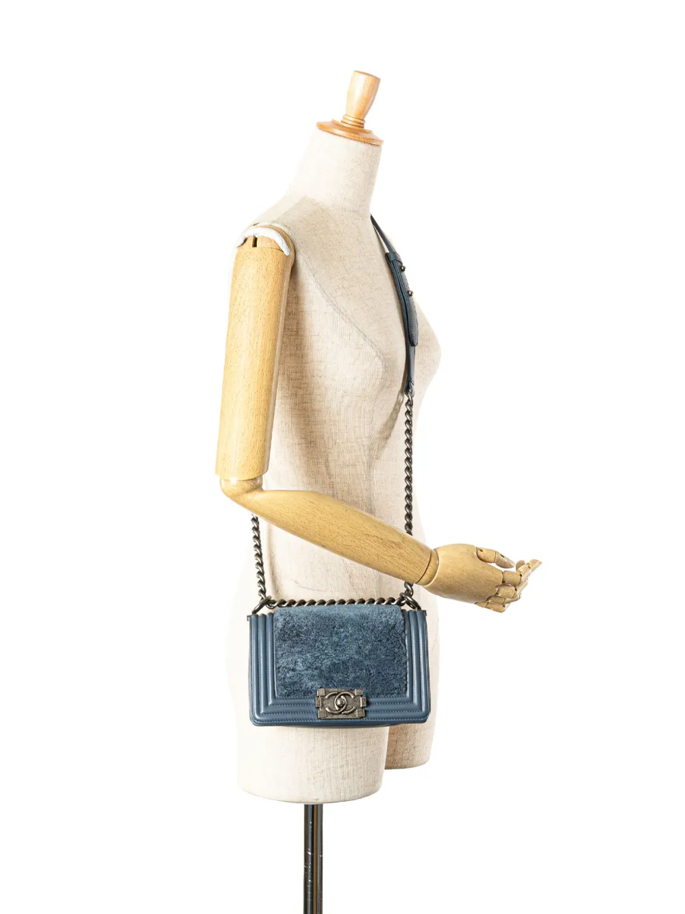 CHANEL Pre-Owned 2013-2014 Small Leather and Fur Boy Flap crossbody bag | Pre-Owned | Image 2