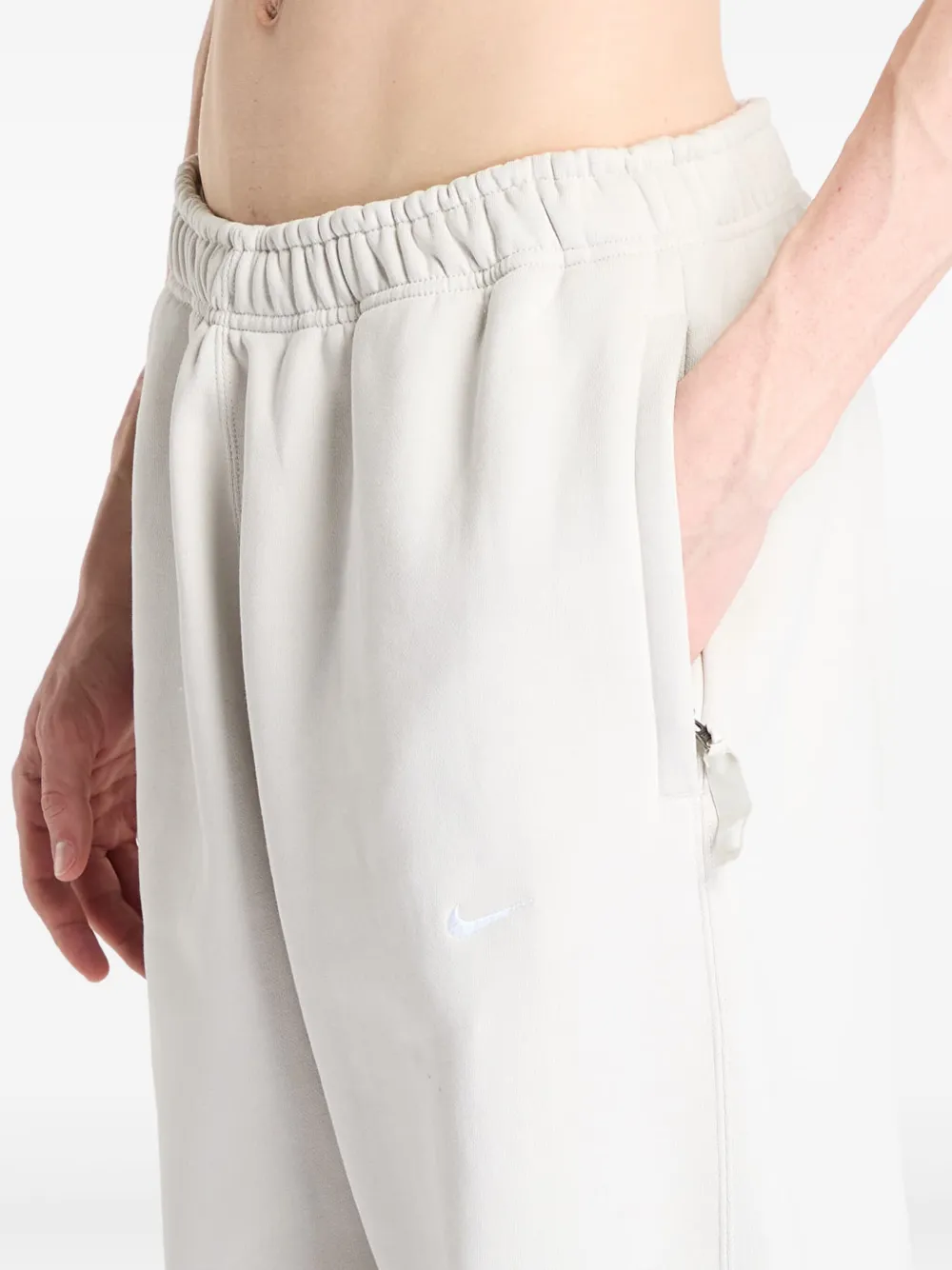 Nike Swoosh fleece broek met open afwerking Wit