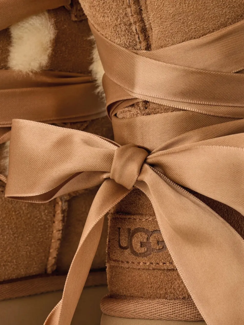 UGG logo-detail shearling boots Brown