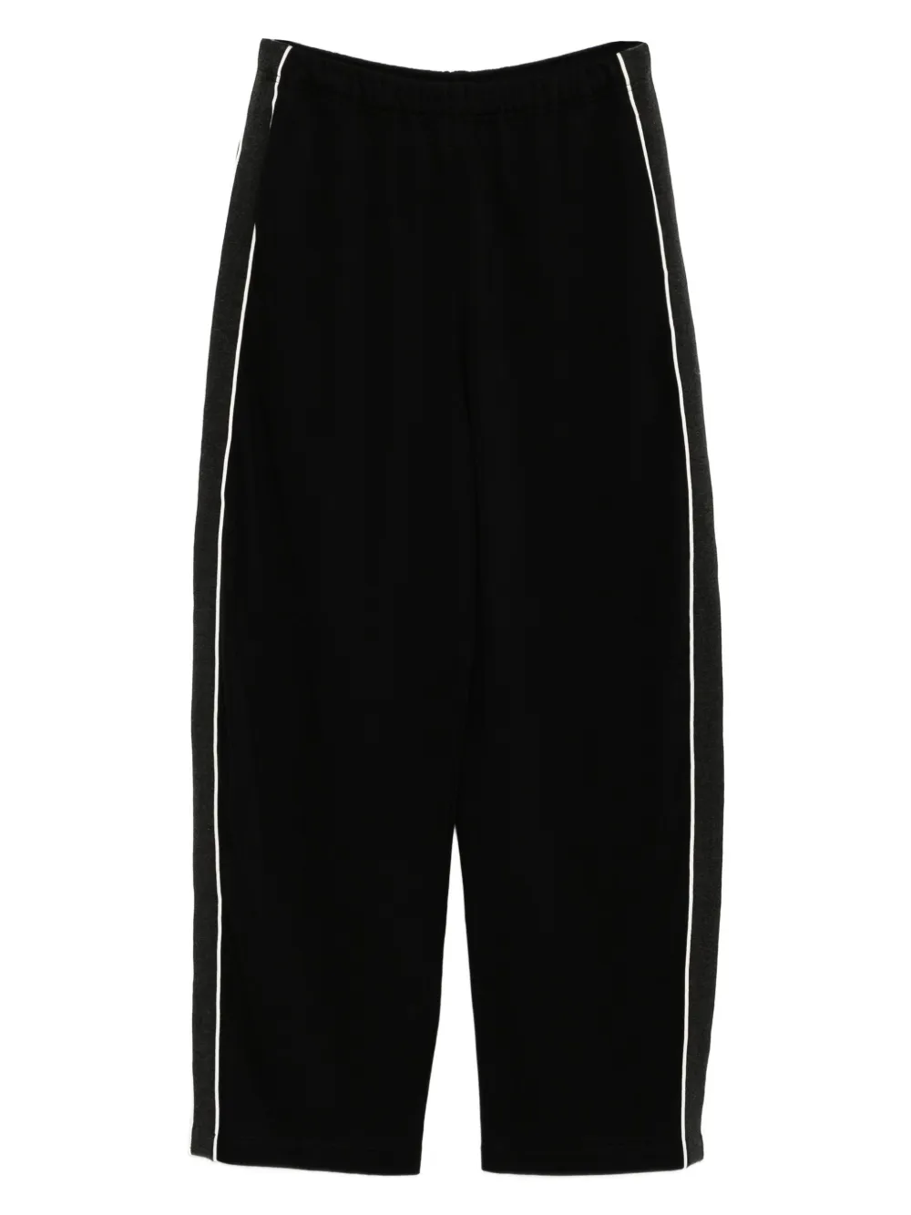 loose-fit trousers