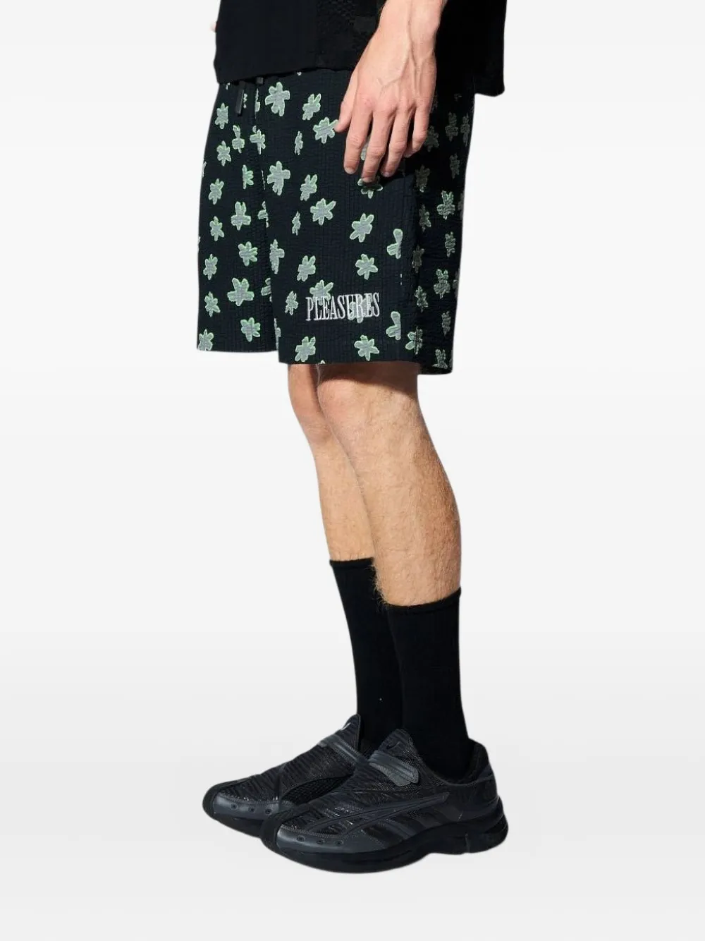 Pleasures Seersucker shorts met bloemen Zwart