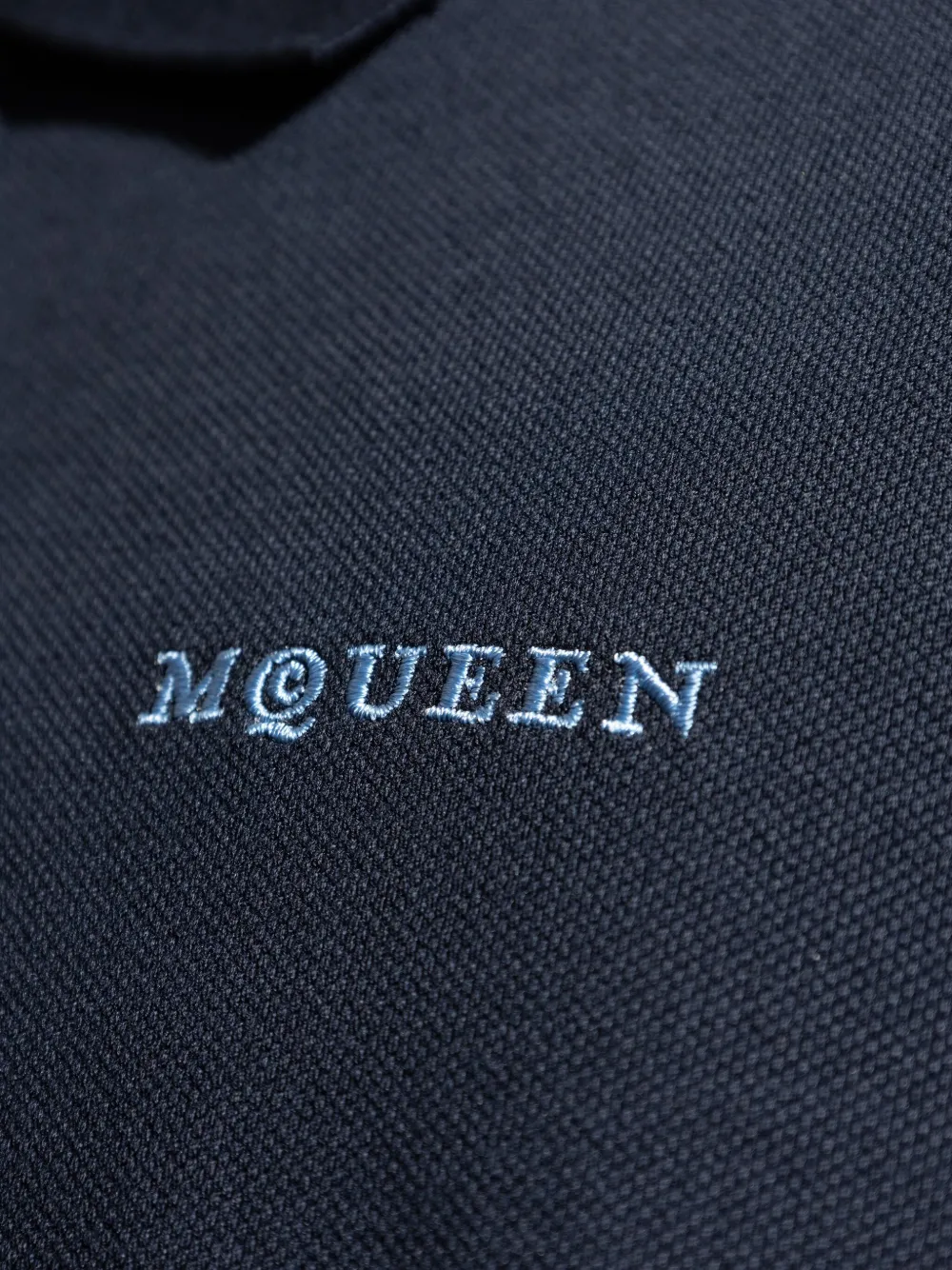 Alexander McQueen logo-embroidered polo shirt Blauw