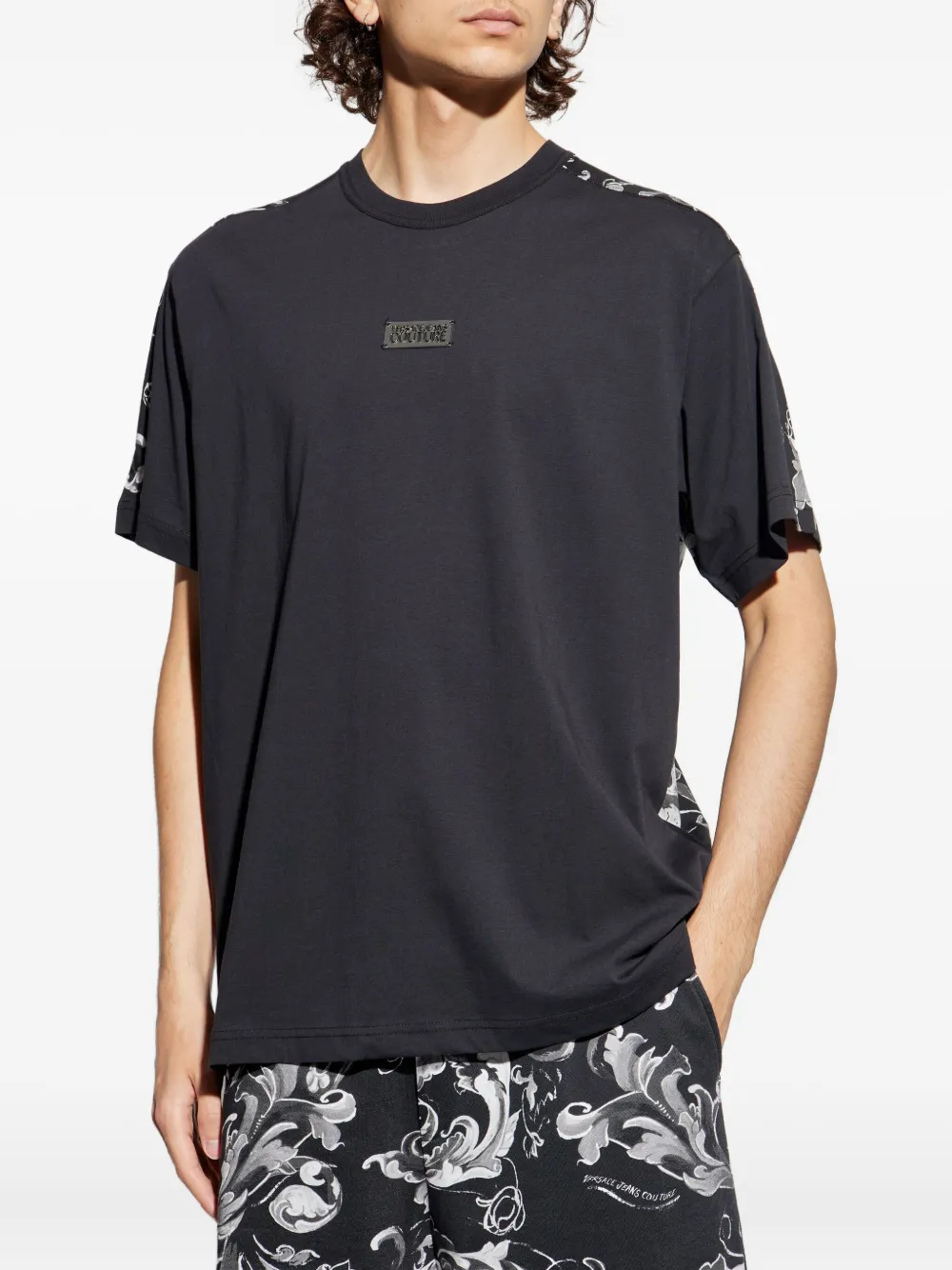 Versace Jeans Couture T-shirt met barokprint en mouwen Zwart