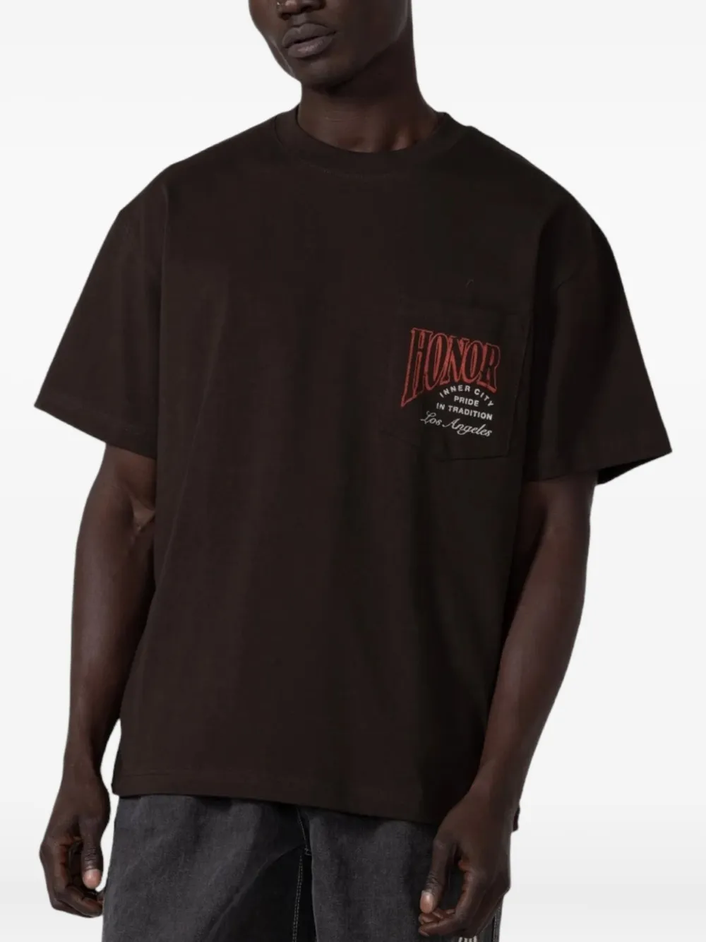 Honor The Gift T-shirt met zakprint Zwart