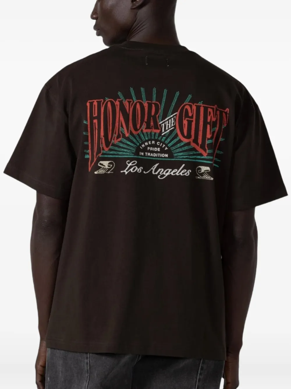 Honor The Gift T-shirt met zakprint Zwart