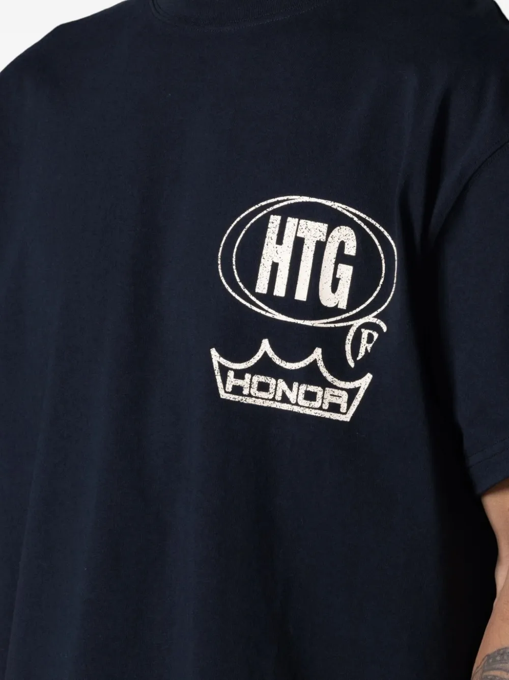 Honor The Gift T-shirt met print Zwart