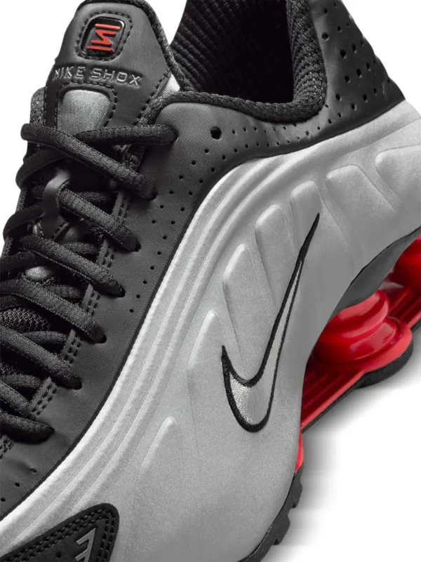 Nike Shox R4 スニーカー | ブラック | FARFETCH JP