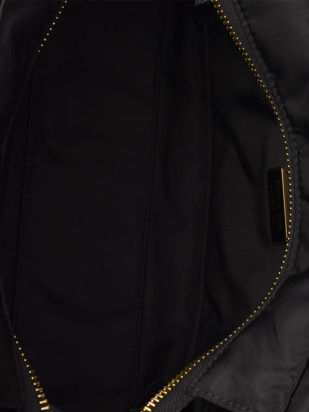 Prada medium logo-plaque shoulder bag Zwart