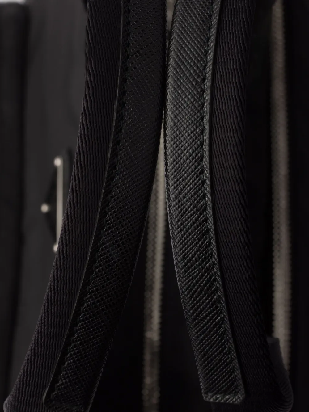 Prada Re-Nylon logo-detail tote bag Zwart