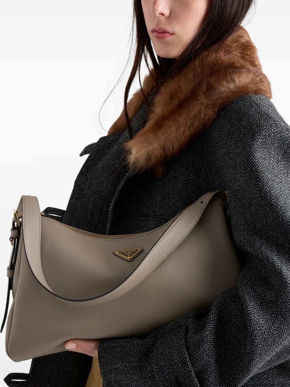 Prada Aimée grote leren schoudertas Grijs