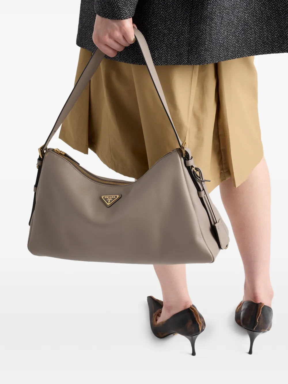 Prada Aimée grote leren schoudertas Grijs
