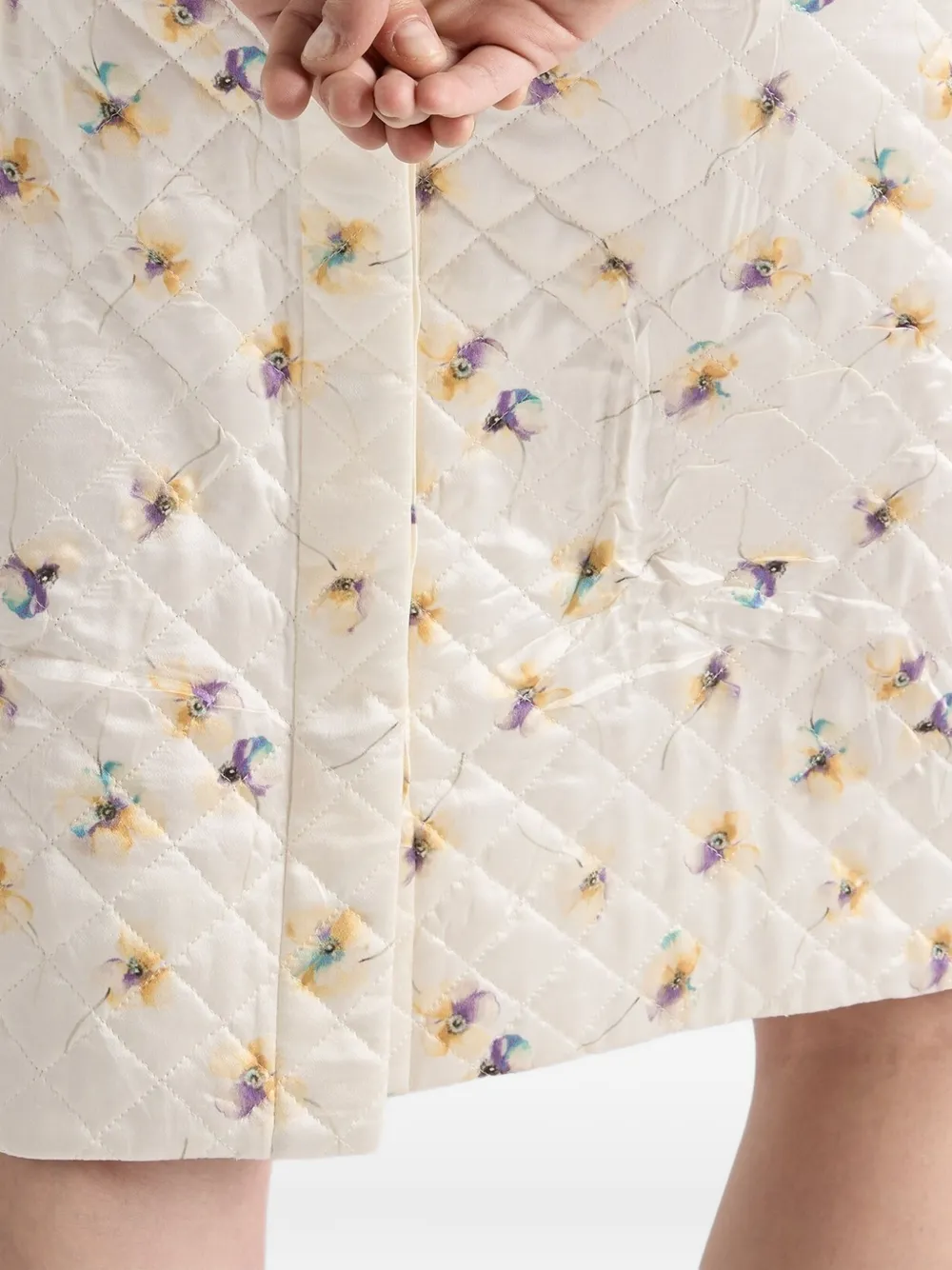 Prada Gewatteerde mini-rok met bloemenprint Beige