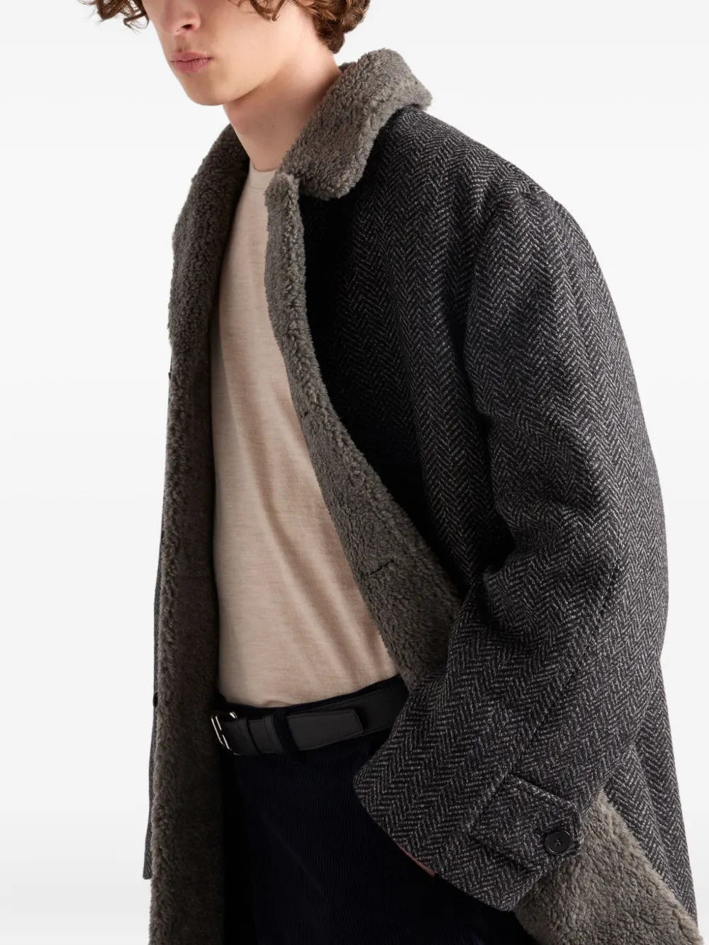 Prada Jas met lammy kraag en visgraatpatroon Grijs