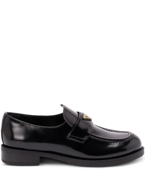 Prada loafers i læder med trekantet logo