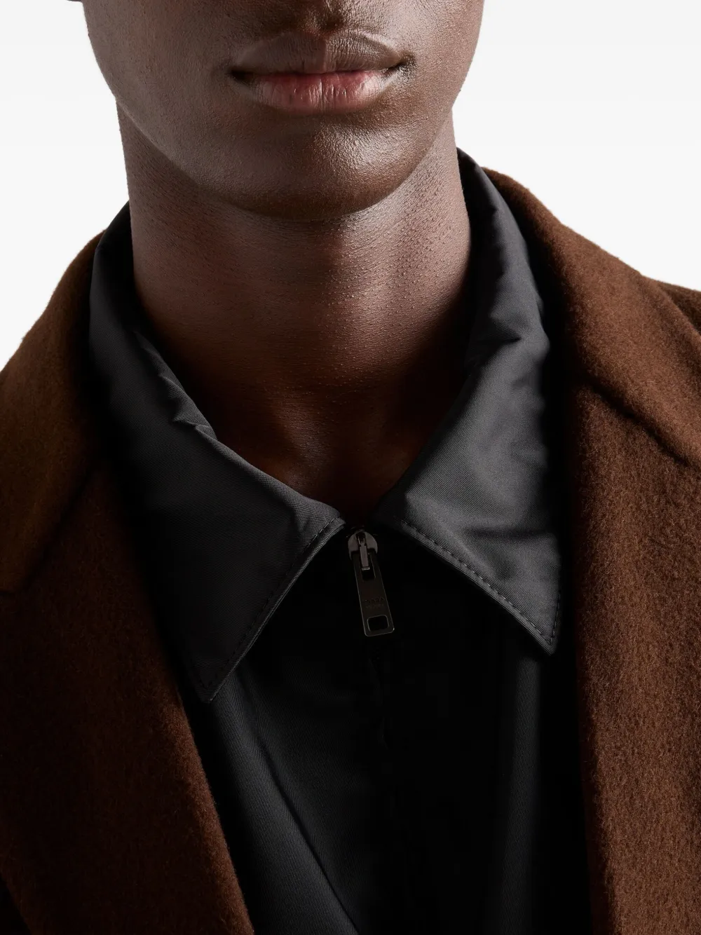 Prada Jack met rits en triangelvormig logo Zwart