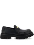 Moschino plaque-detail leather loafers - Black